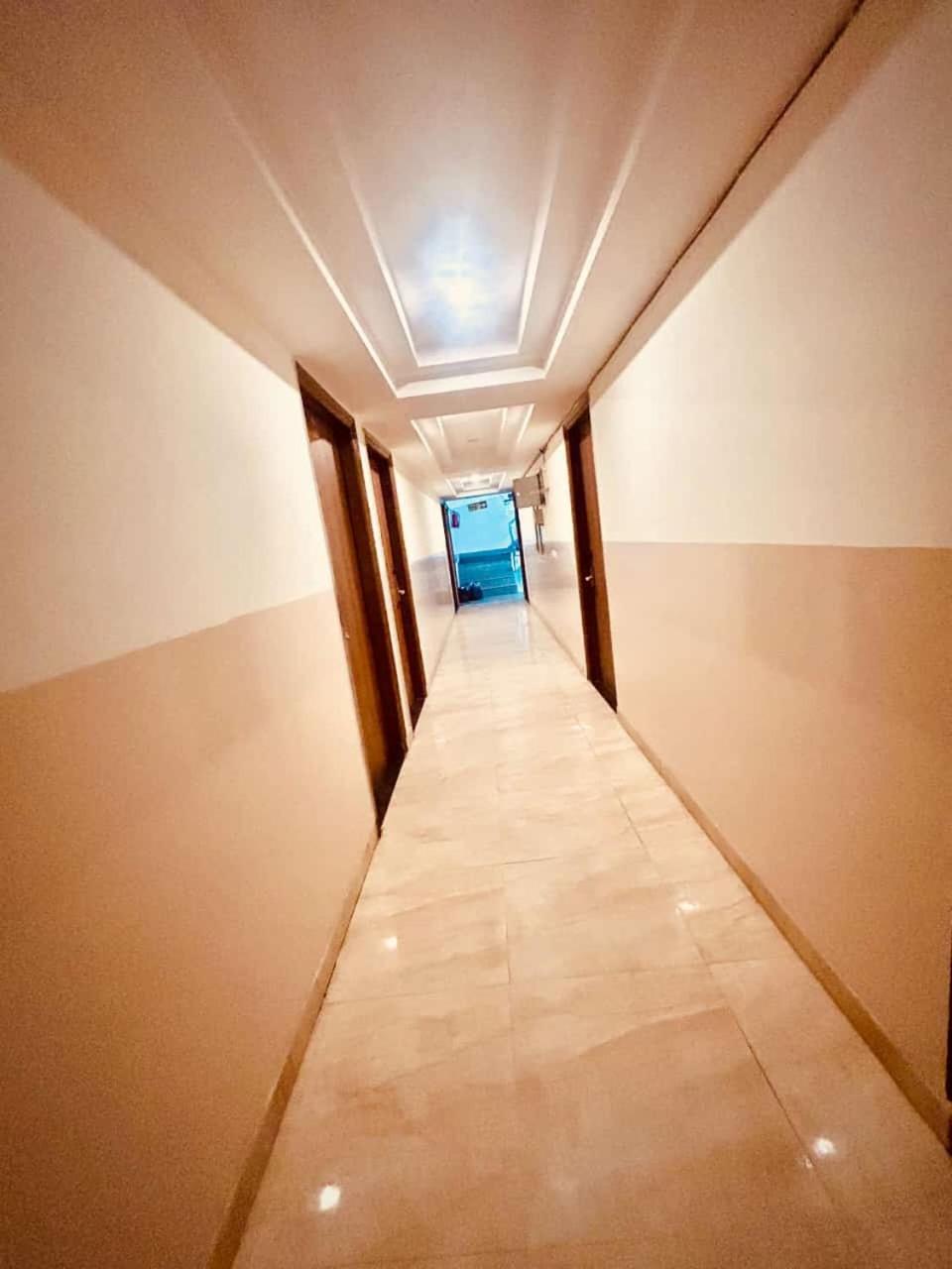 Hotel Airport City Нью-Дели Экстерьер фото