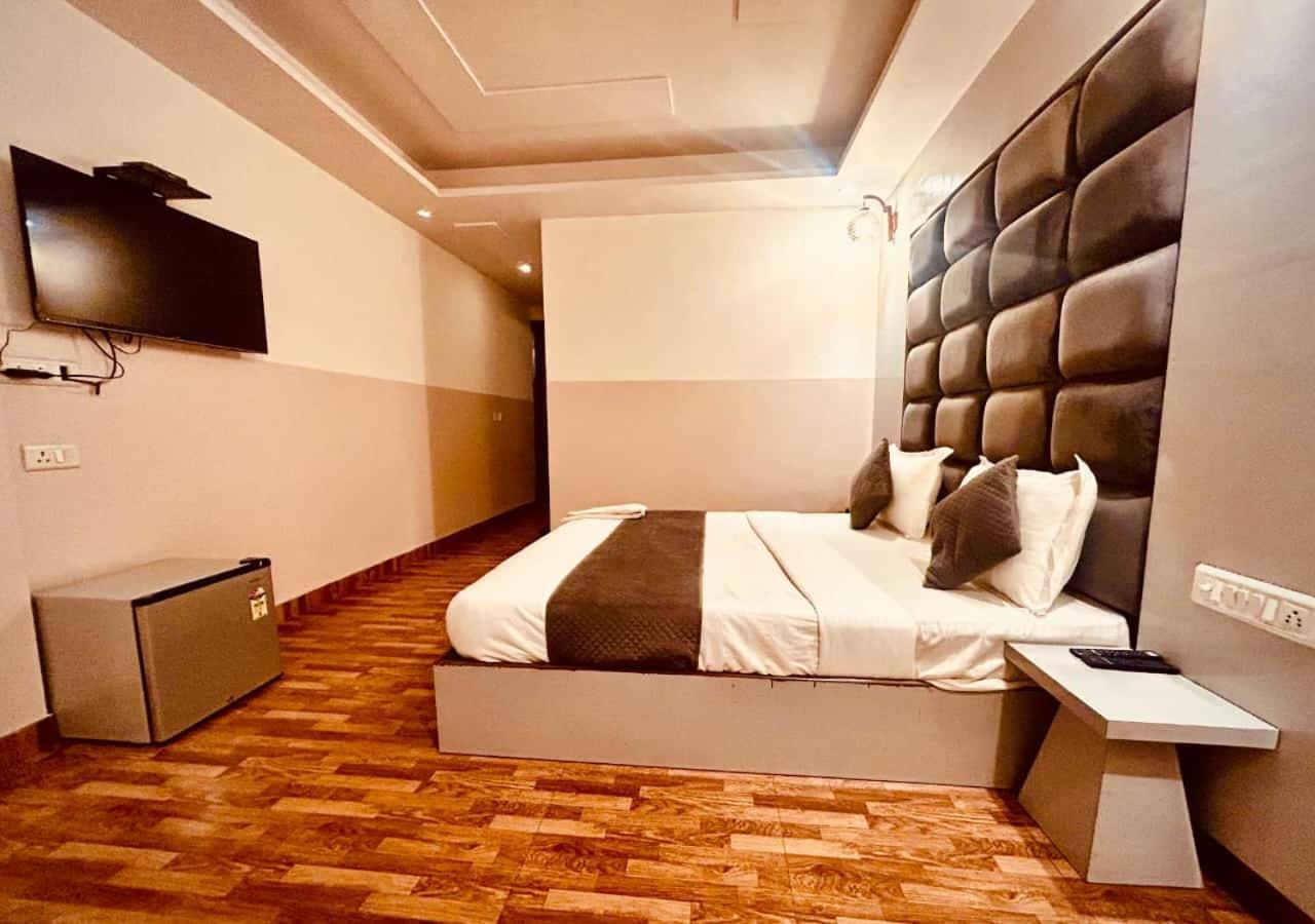 Hotel Airport City Нью-Дели Экстерьер фото