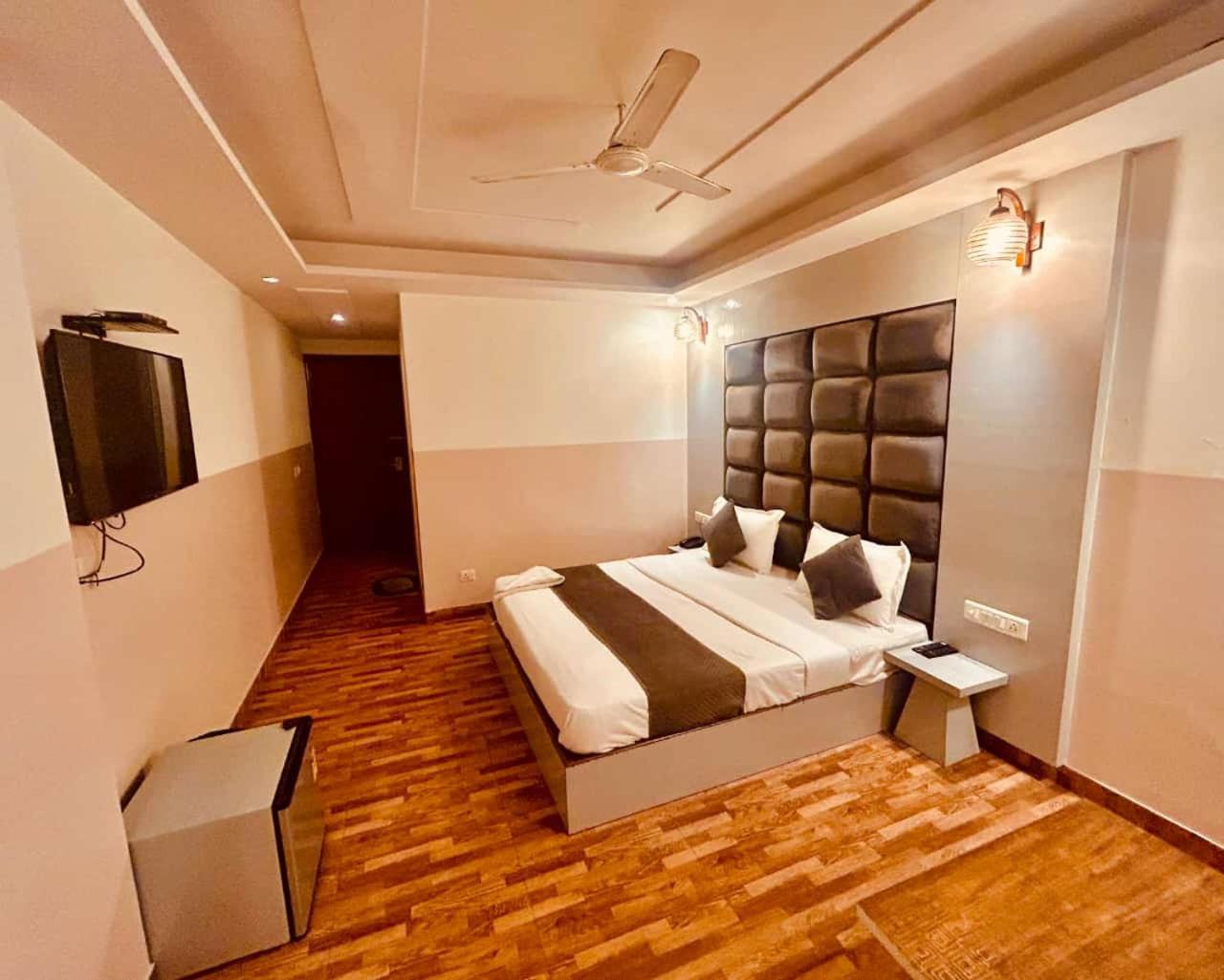 Hotel Airport City Нью-Дели Экстерьер фото