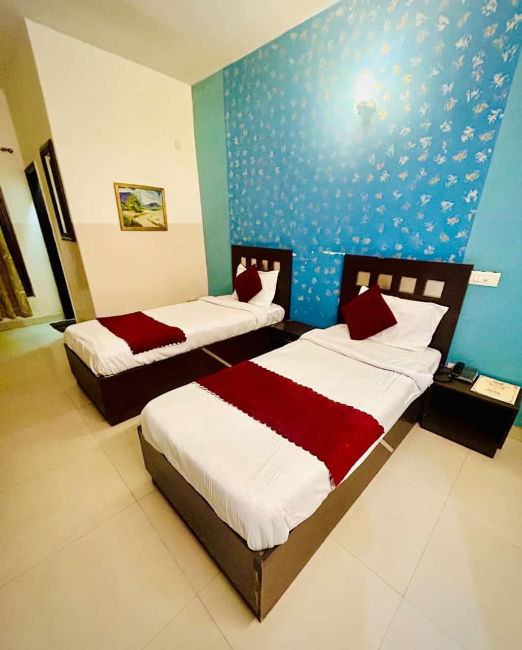 Hotel Airport City Нью-Дели Экстерьер фото