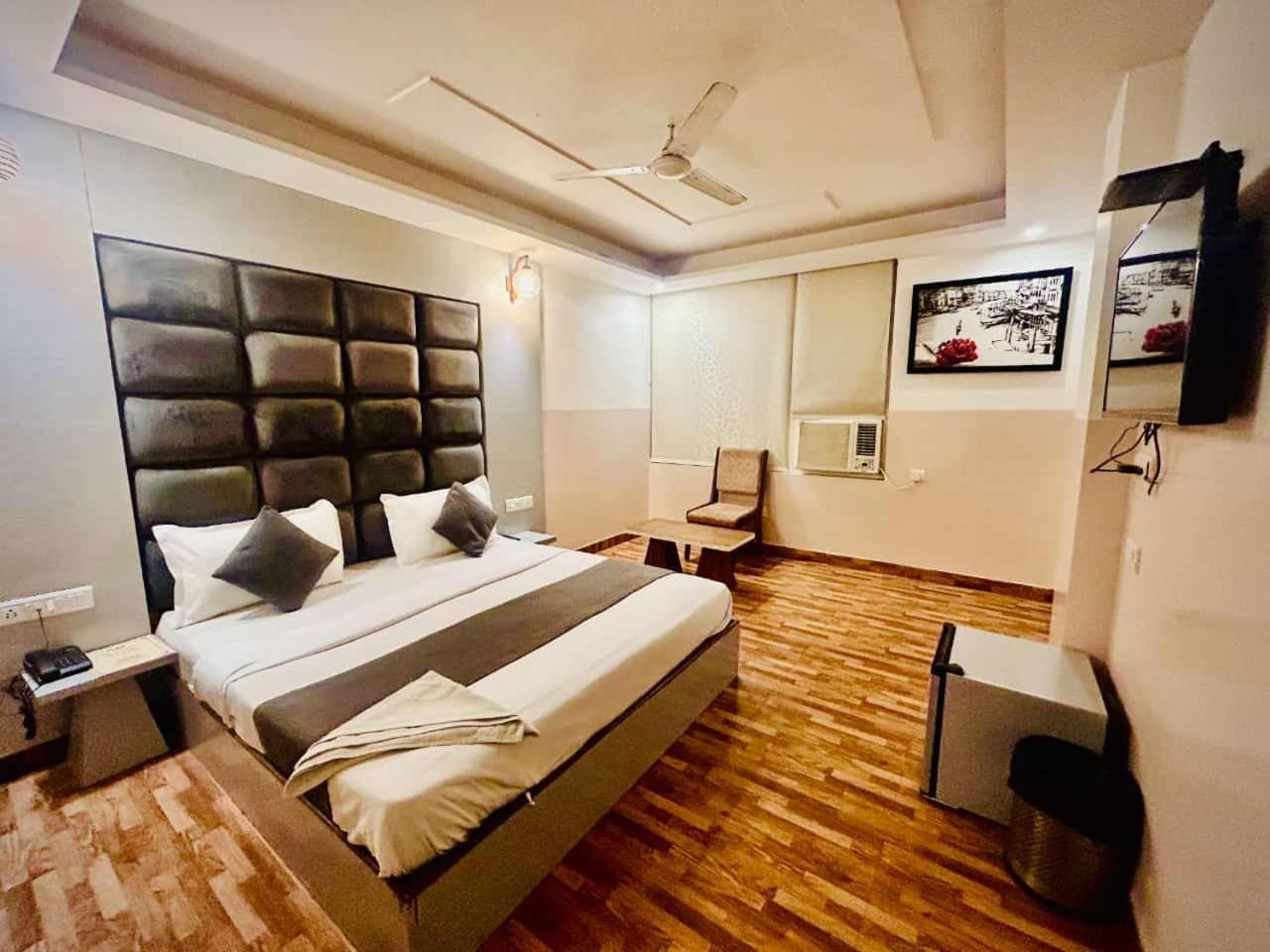 Hotel Airport City Нью-Дели Экстерьер фото