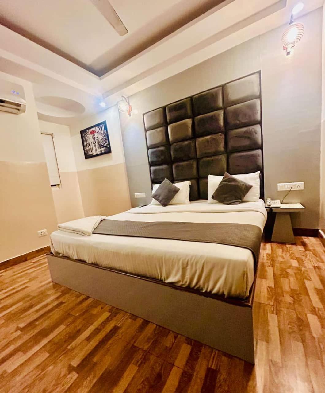 Hotel Airport City Нью-Дели Экстерьер фото