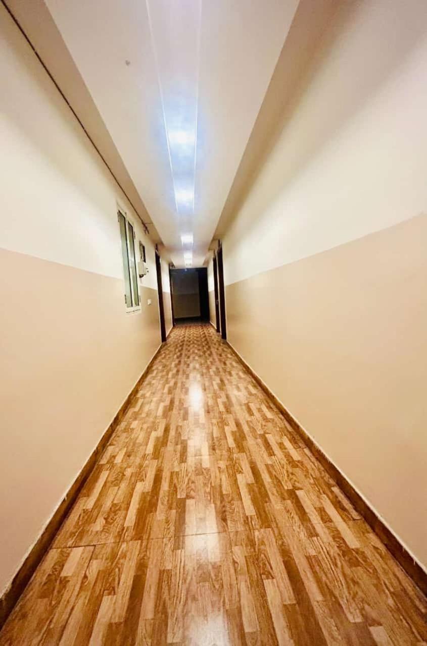 Hotel Airport City Нью-Дели Экстерьер фото