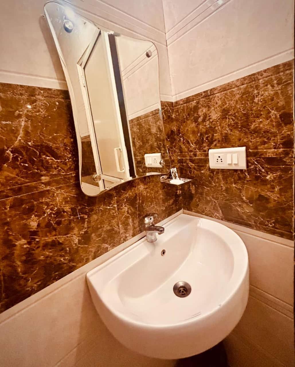 Hotel Airport City Нью-Дели Экстерьер фото